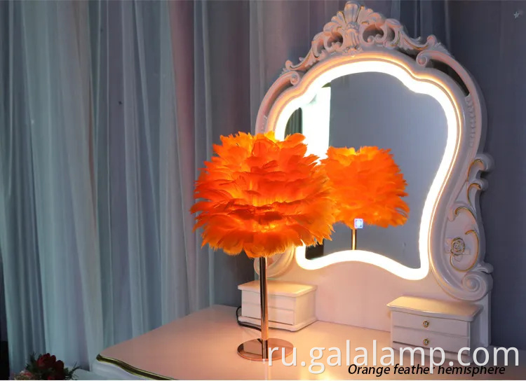 Элегантная настольная лампа с перьями из розового золота для стильных спальни